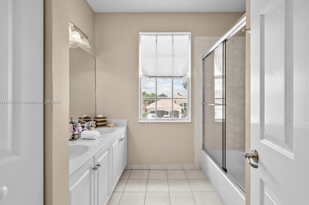 18553 49 St, Hollywood FL  exterior