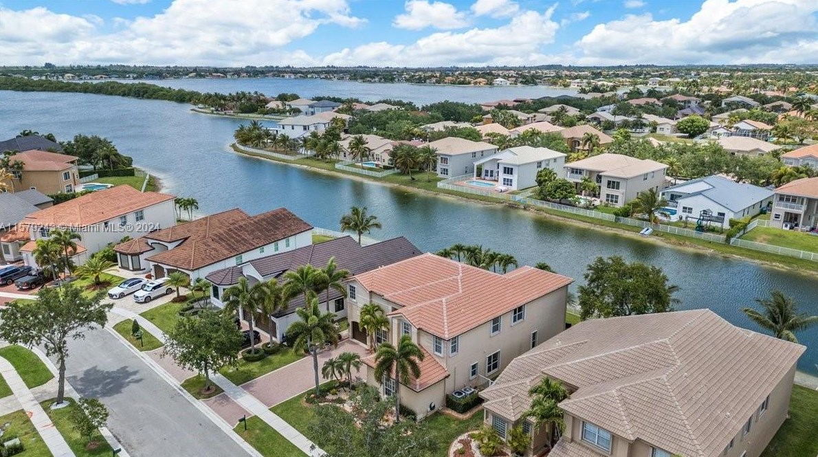 18553 49th St, Hollywood FL  33029-6237 exterior