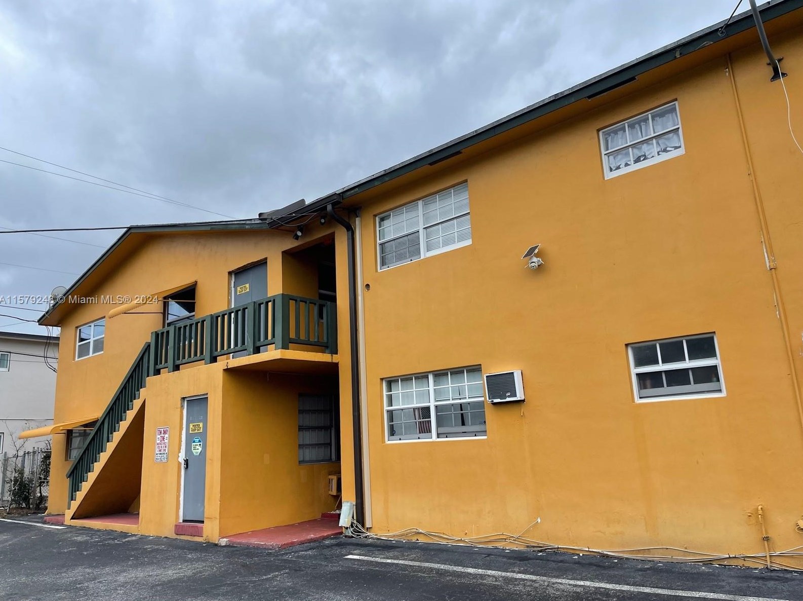 1702 Mckinley St, Hollywood FL  33020-2852 exterior