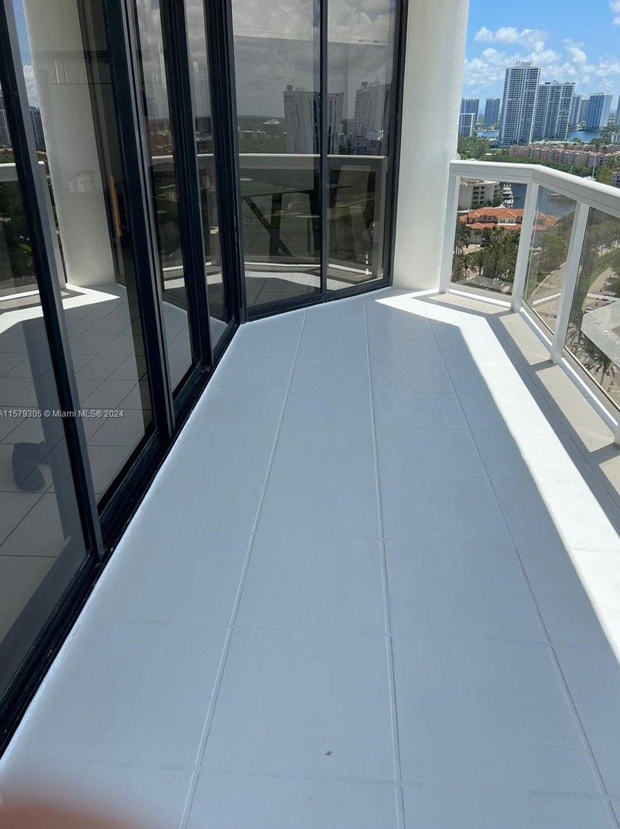 20185 Country Club Dr, Miami FL  33180-3048 exterior