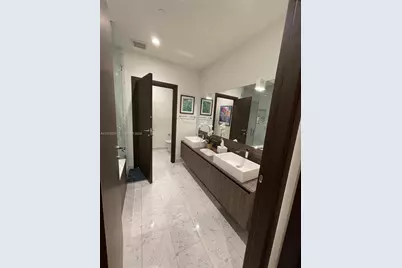 1000 Brickell Plz #1811, Miami, FL 33131 - Photo 13