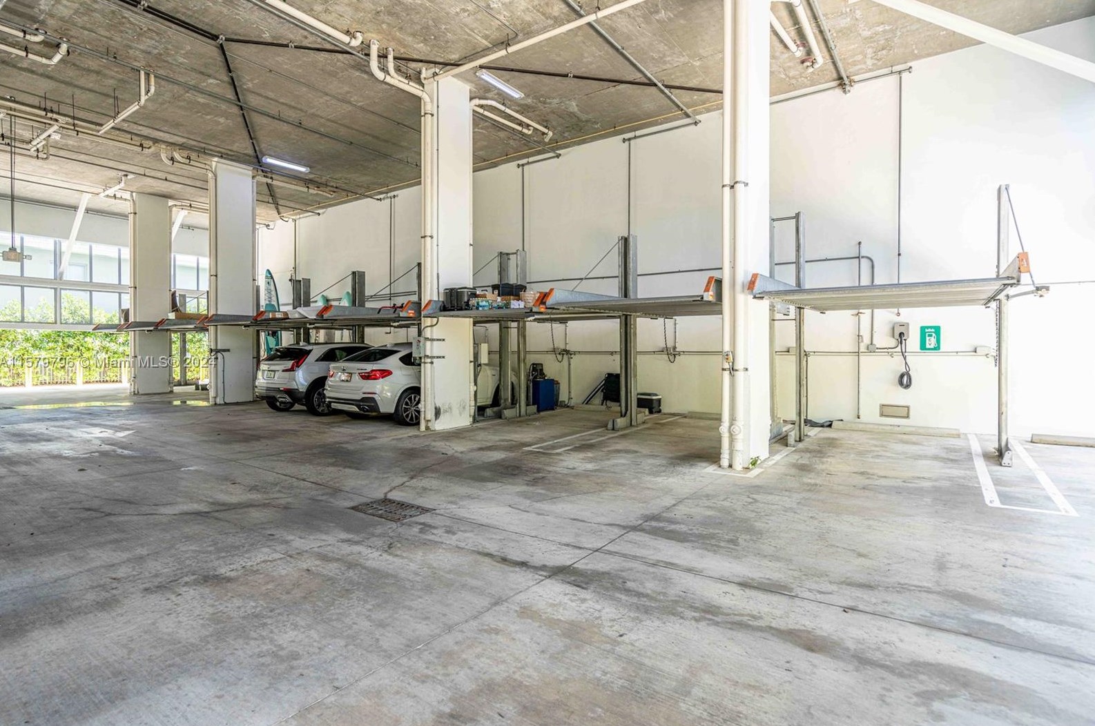 8425 Crespi Blvd, Miami FL 33141-1131 exterior