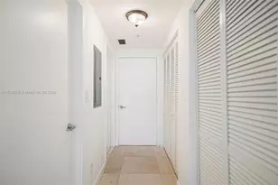 325 NE Biscayne Blvd, Miami, FL 33131 - Photo 23