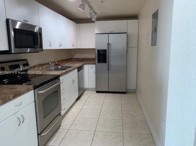 7501 Treasure Dr, Miami FL 33141-4310 exterior