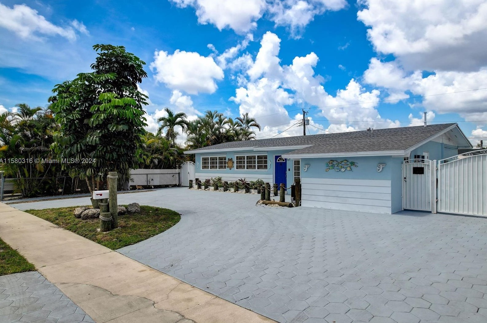 4660 8th Ct, Hialeah FL  33012-3512 exterior