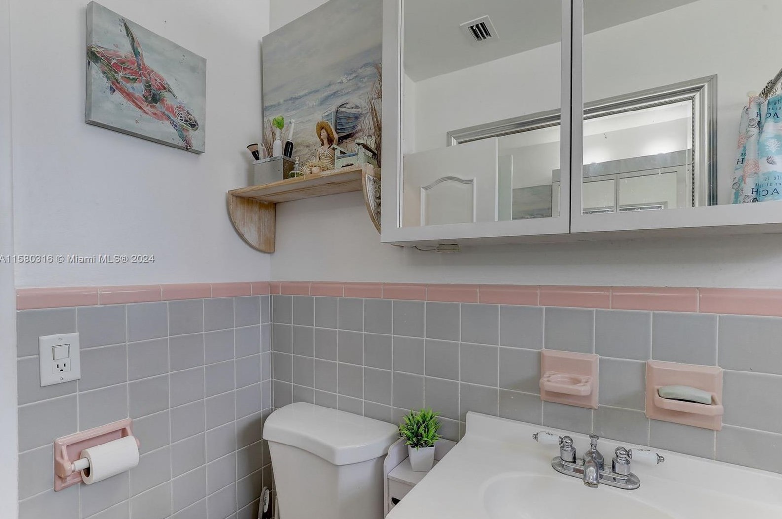 4660 8th Ct, Hialeah FL  33012-3512 exterior