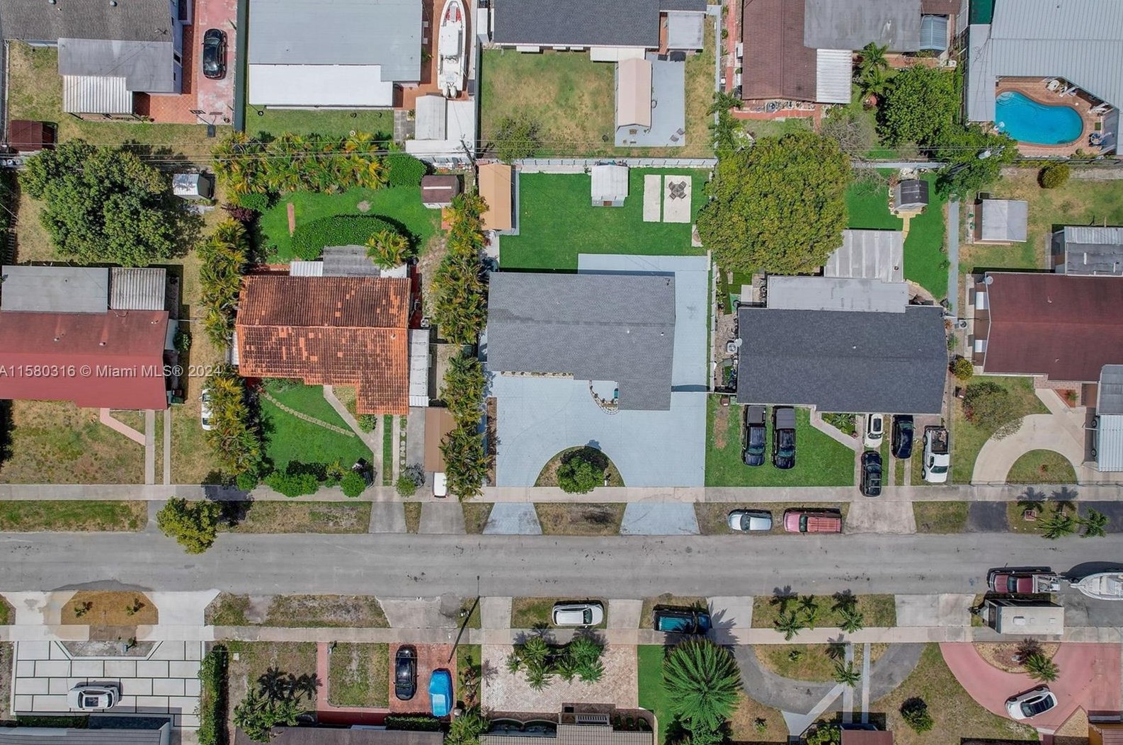 4660 8th Ct, Hialeah FL  33012-3512 exterior