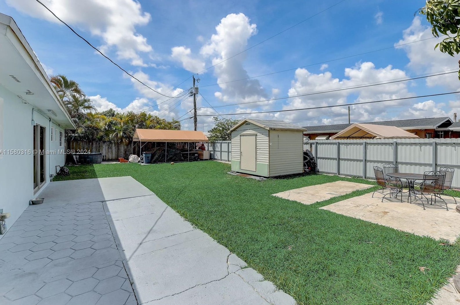 4660 8th Ct, Hialeah FL  33012-3512 exterior