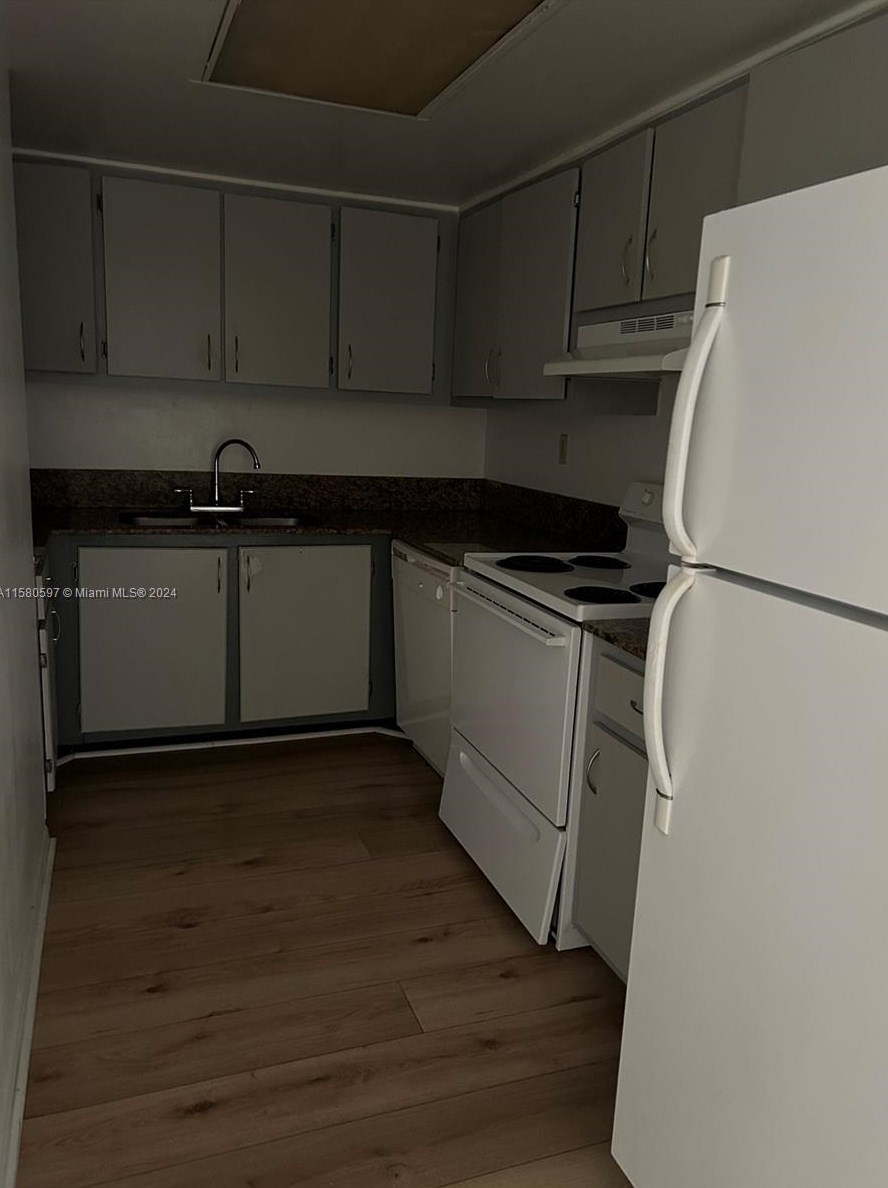 1975 Normandy Dr, Miami Beach FL  33141-4405 exterior