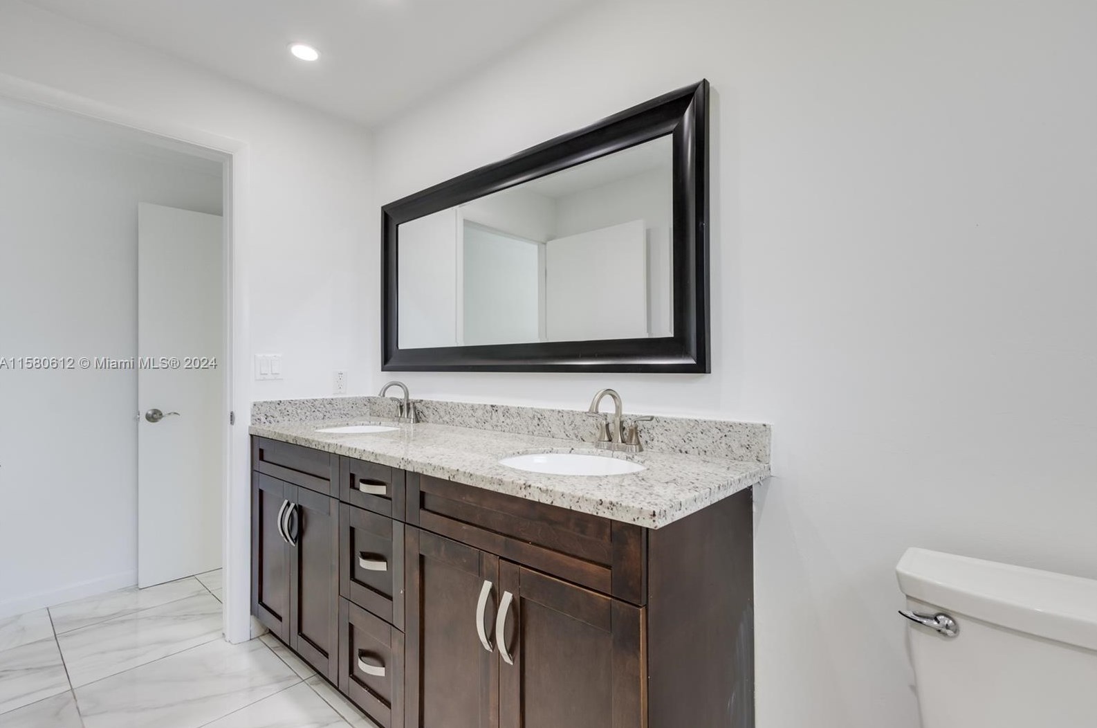 221 46th Ave, Hollywood FL 33023-5540 exterior