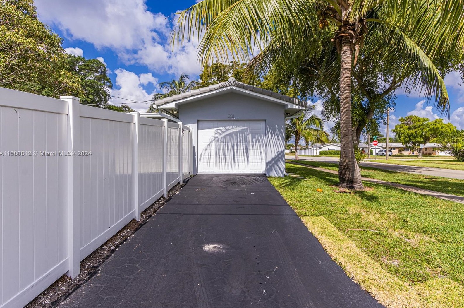 221 46th Ave, Hollywood FL 33023-5540 exterior