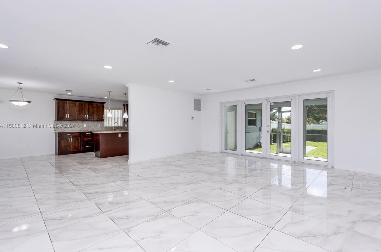 221 46th Ave, Hollywood FL 33023-5540 exterior