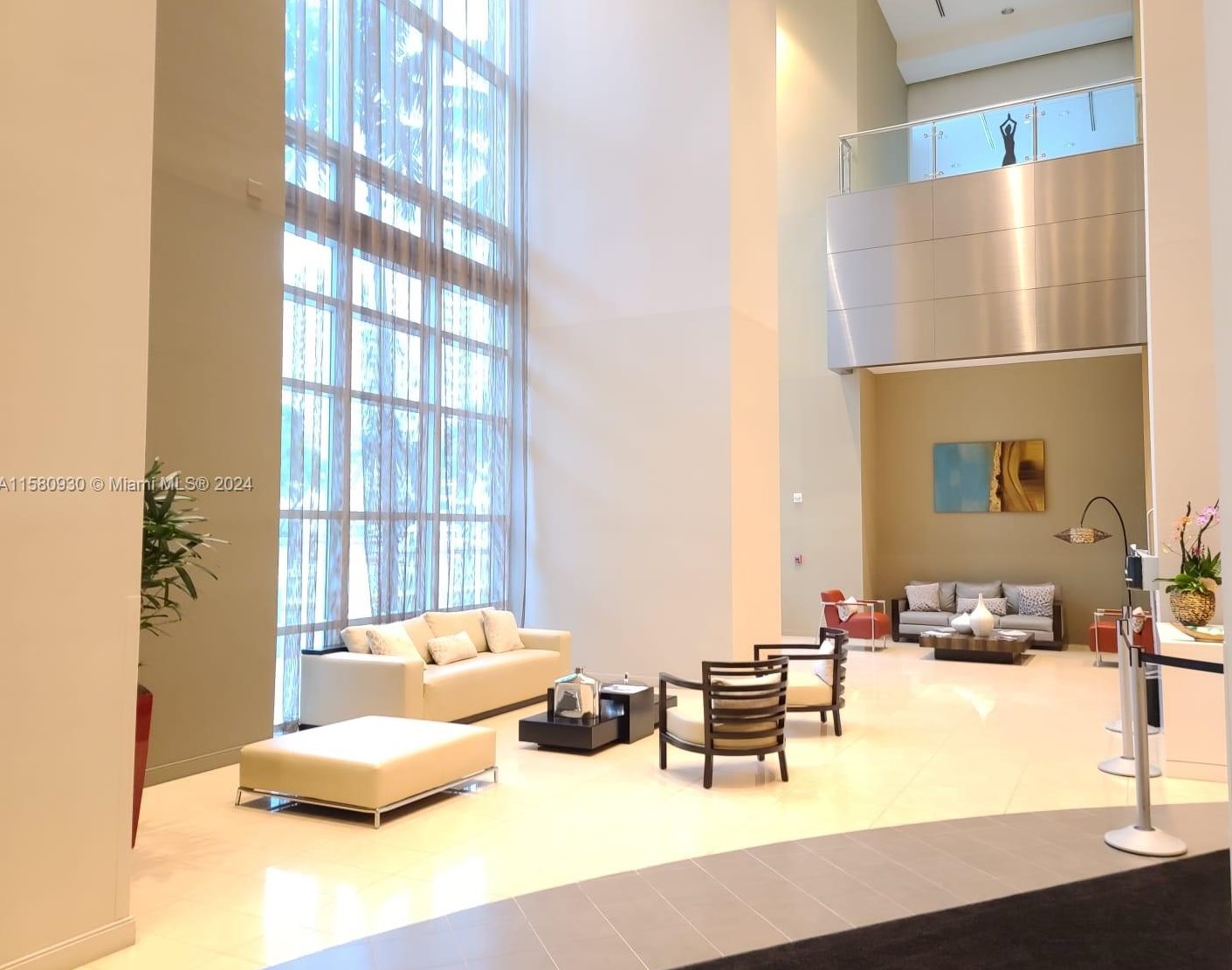 300 Biscayne Blvd, Miami FL  33131-5308 exterior