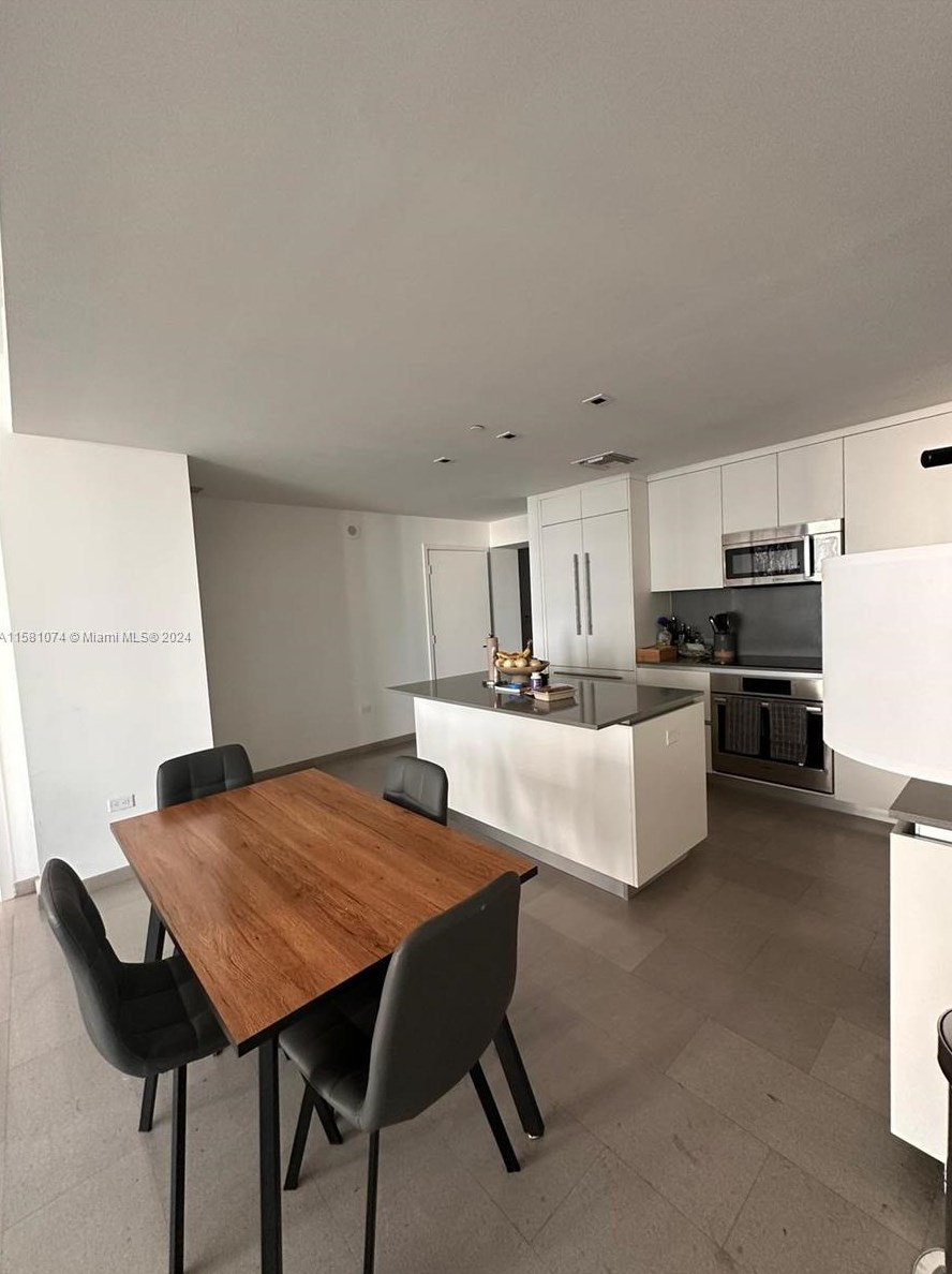 88 7th St, Miami FL exterior