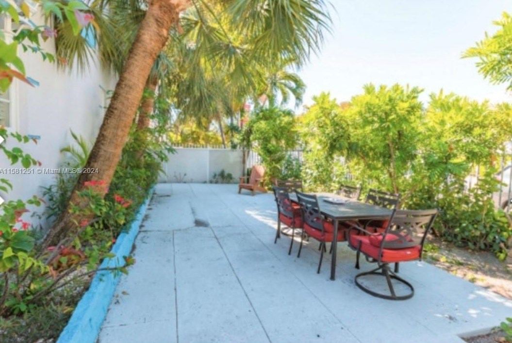 1619 Meridian Ave, Miami Beach FL  33139-2817 exterior