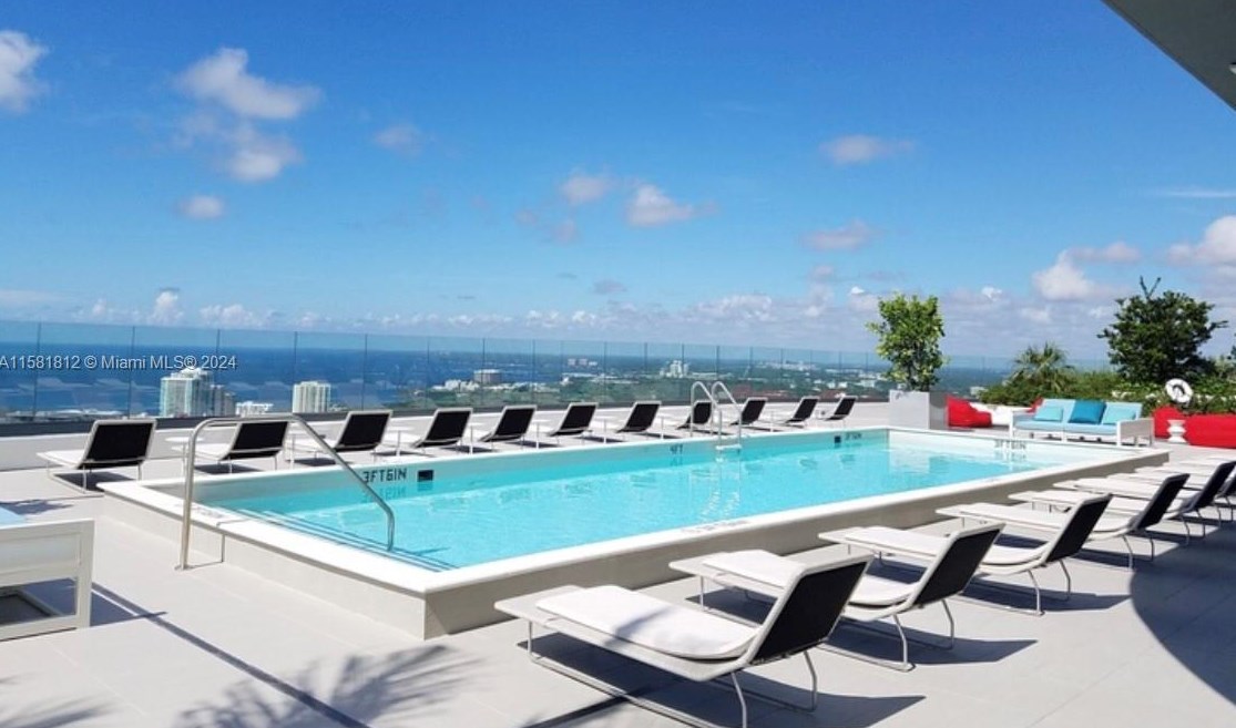 55 9th St, Miami FL  33132-1714 exterior