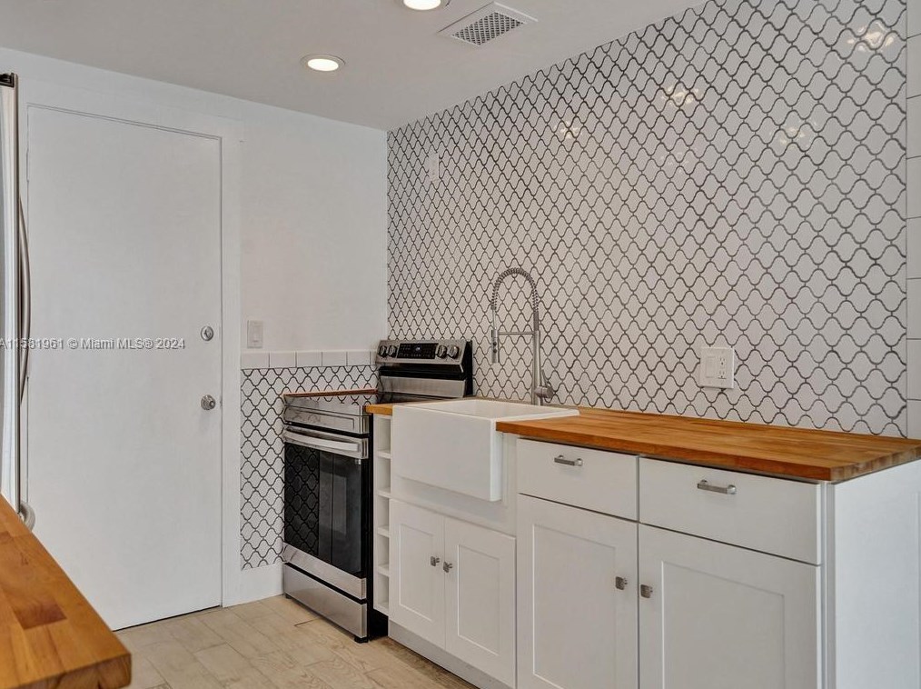 1901 Ocean Dr, Hollywood FL  33019-2423 exterior