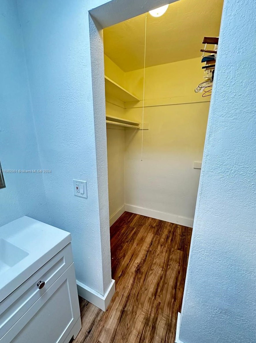 6756 Dogwood Dr, Hollywood FL 33023-4849 exterior