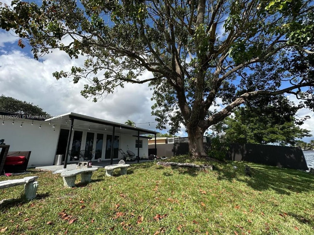 6756 Dogwood Dr, Hollywood FL 33023-4849 exterior