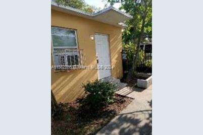 640 NW 10th Ter #1 - Photo 1