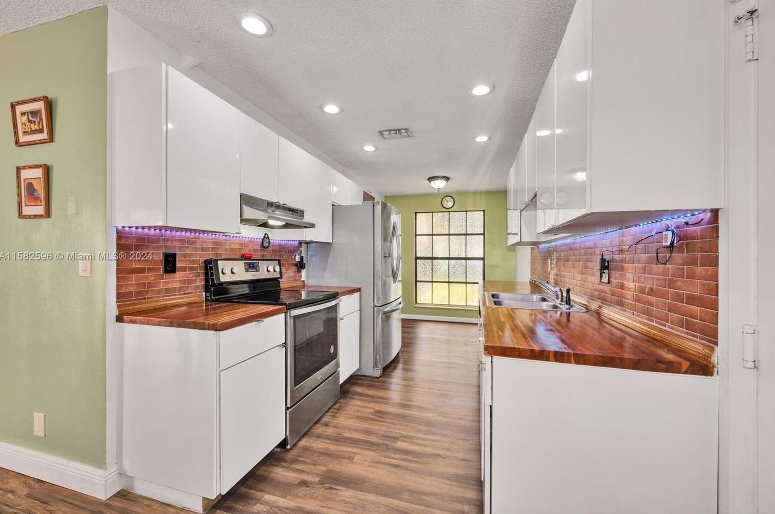 3437 Foxcroft Rd, Hollywood FL  33025-4169 exterior