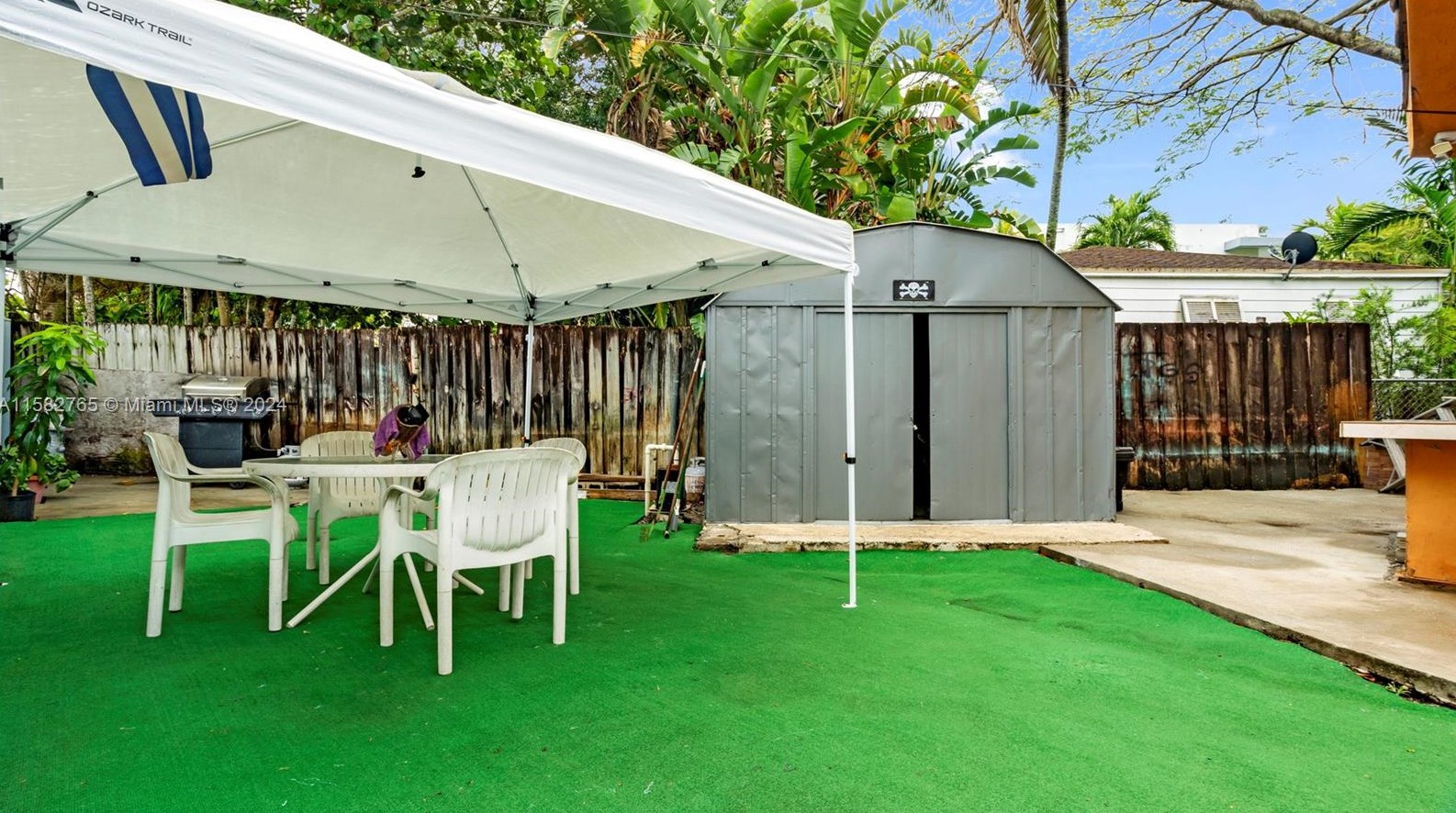 200 Melrose Dr, Miami FL 33166-5034 exterior