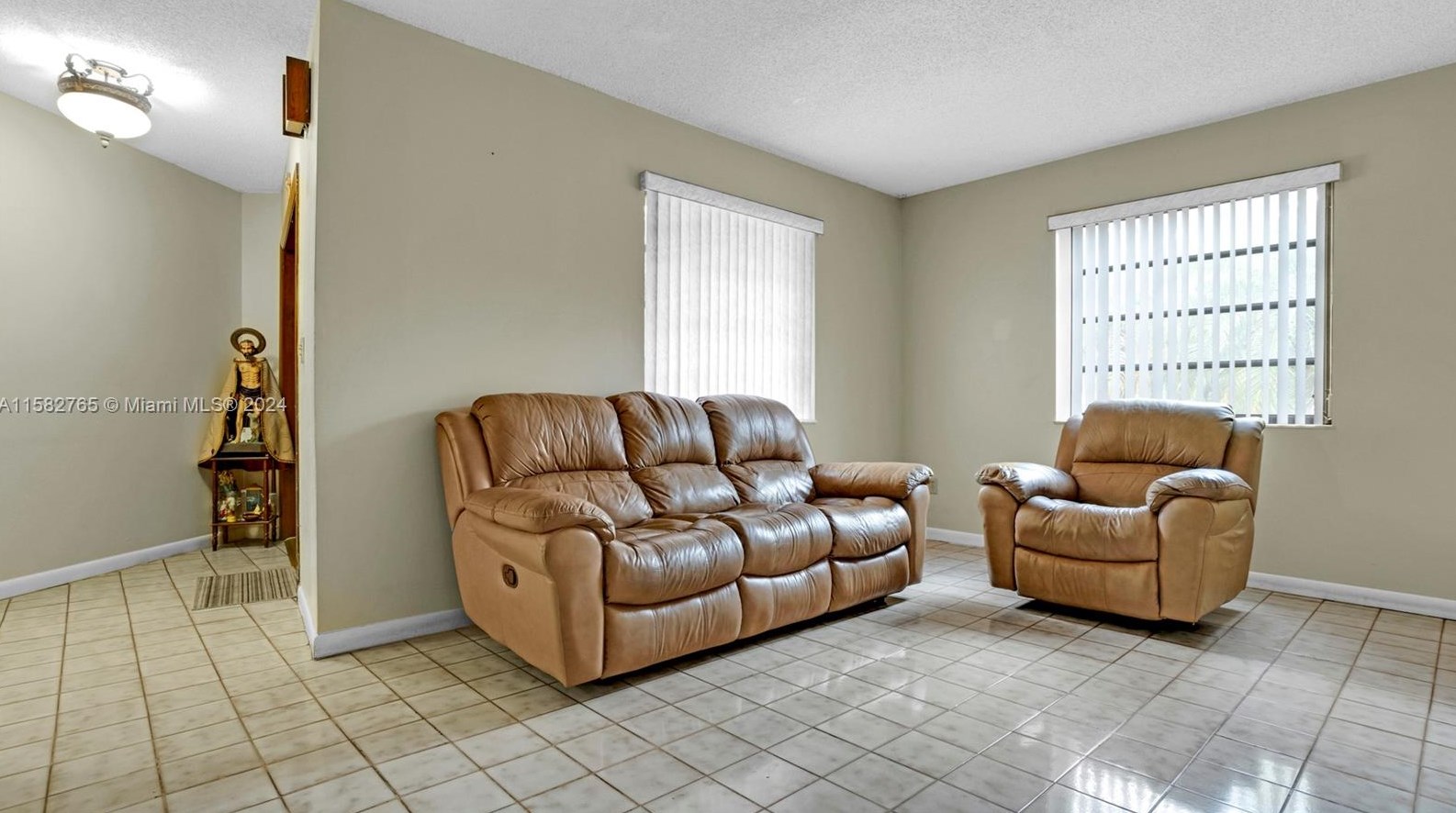 200 Melrose Dr, Miami FL 33166-5034 exterior