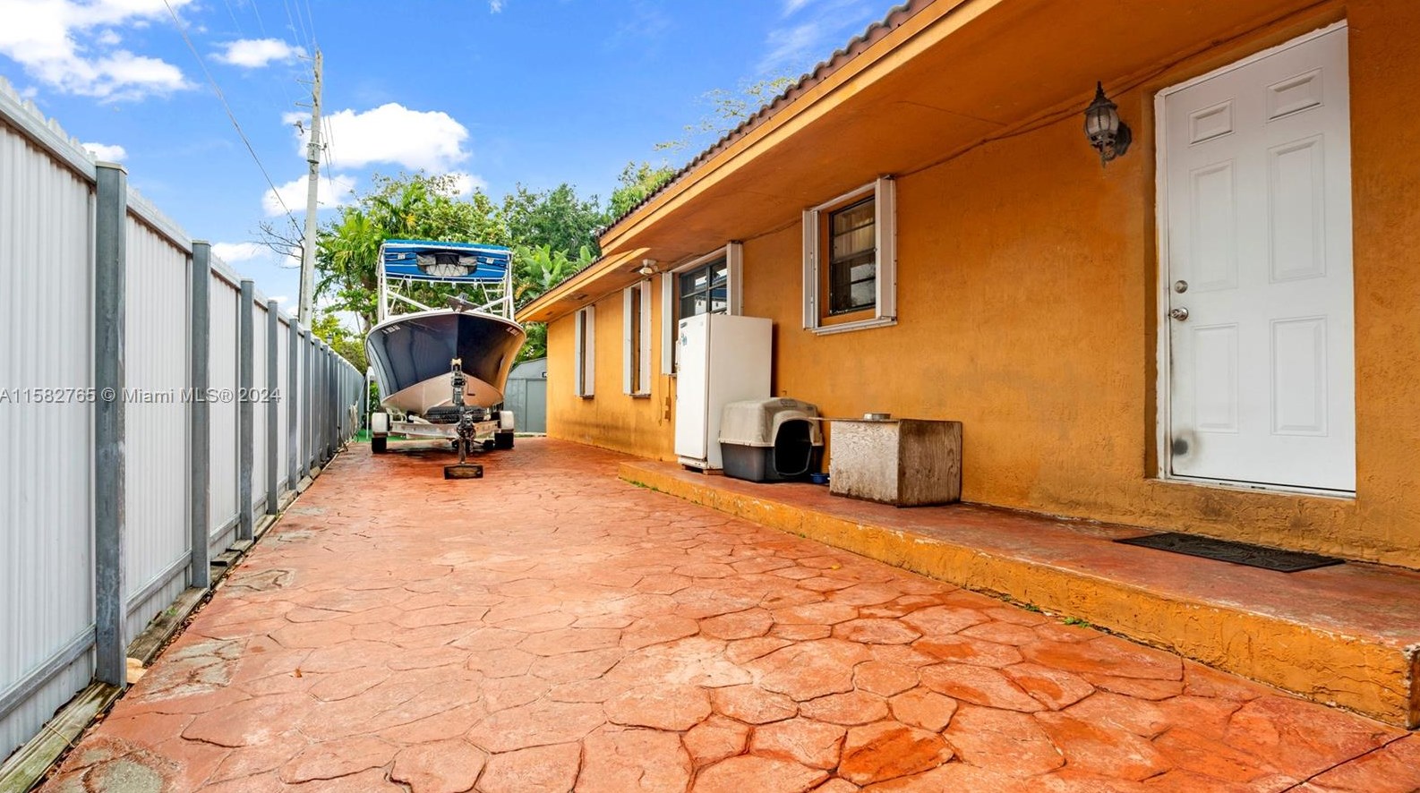 200 Melrose Dr, Miami FL 33166-5034 exterior