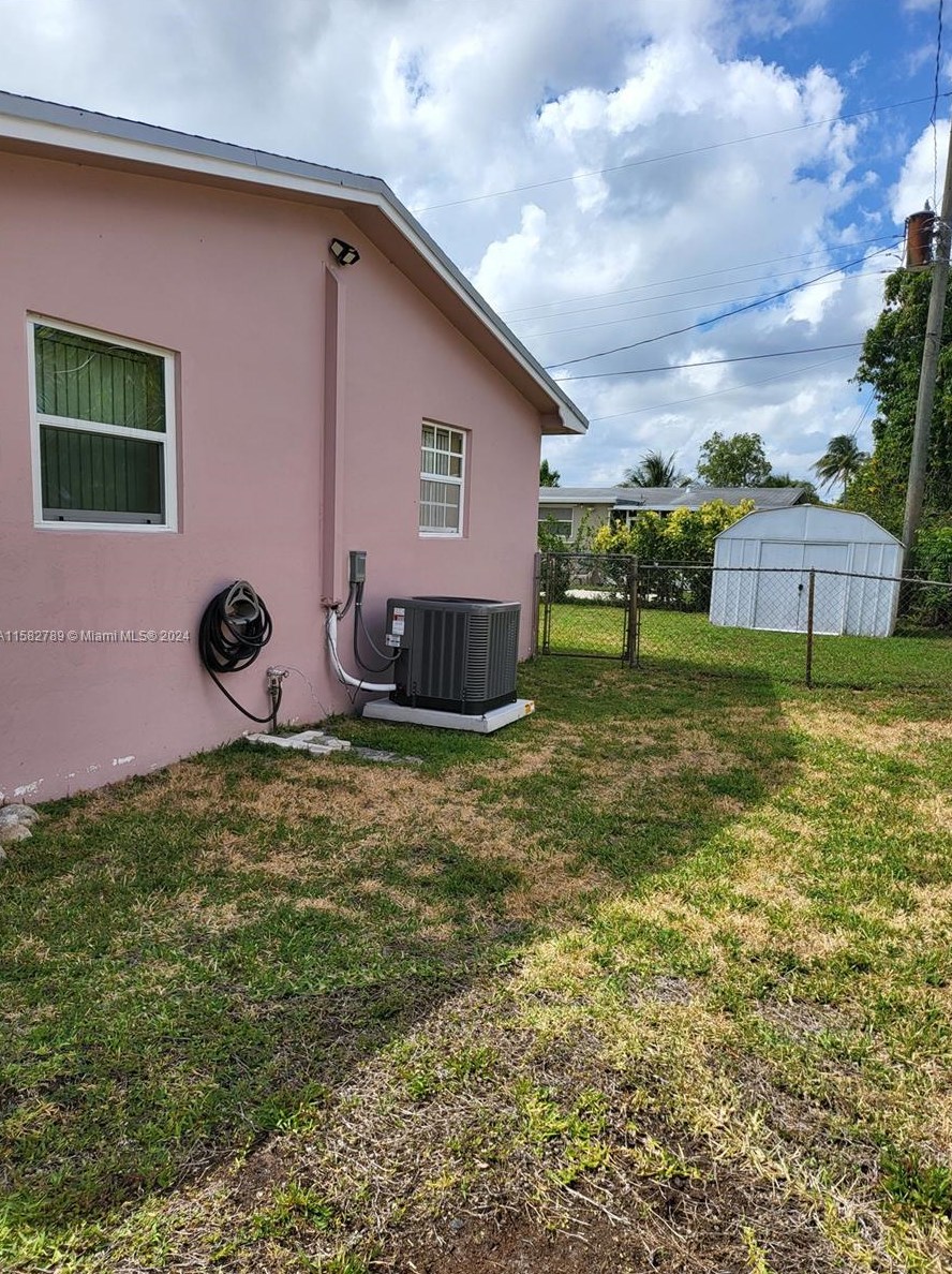 6931 4 St, Hollywood FL 33024-6212 exterior