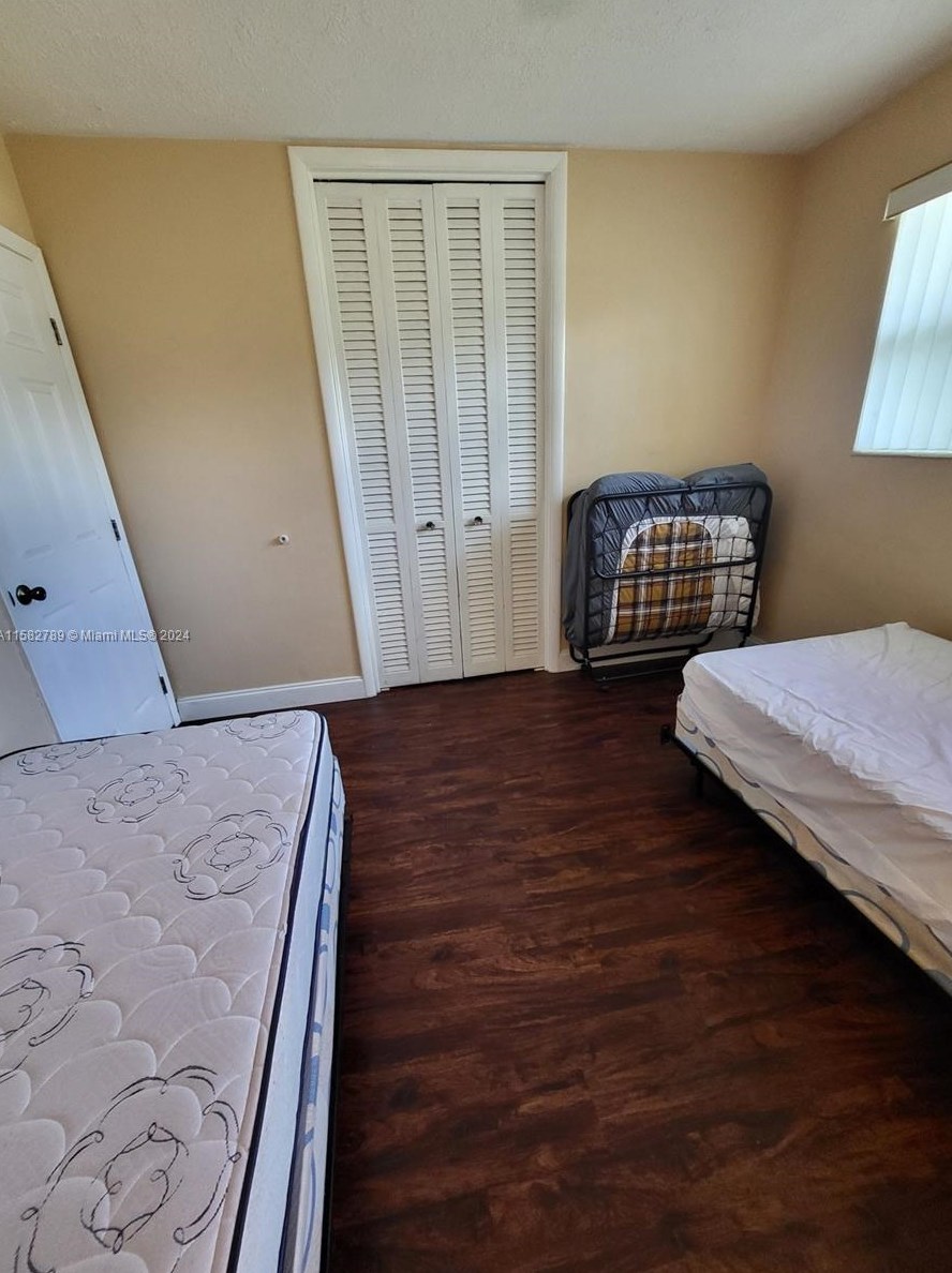 6931 4 St, Hollywood FL 33024-6212 exterior