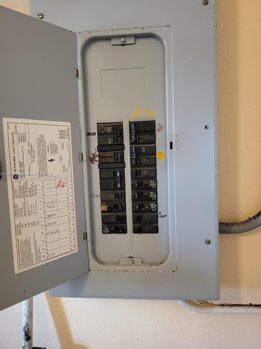 6931 4 St, Hollywood FL 33024-6212 exterior