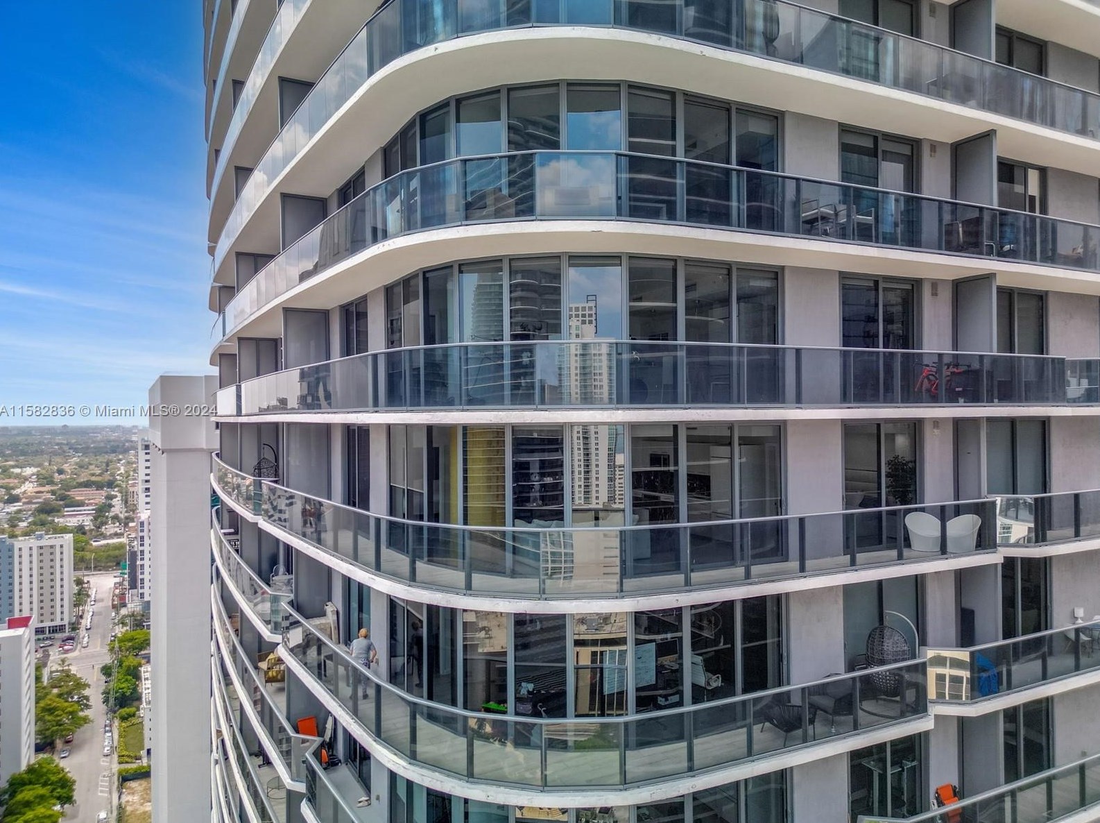 55 9th St, Miami FL  33132-1714 exterior