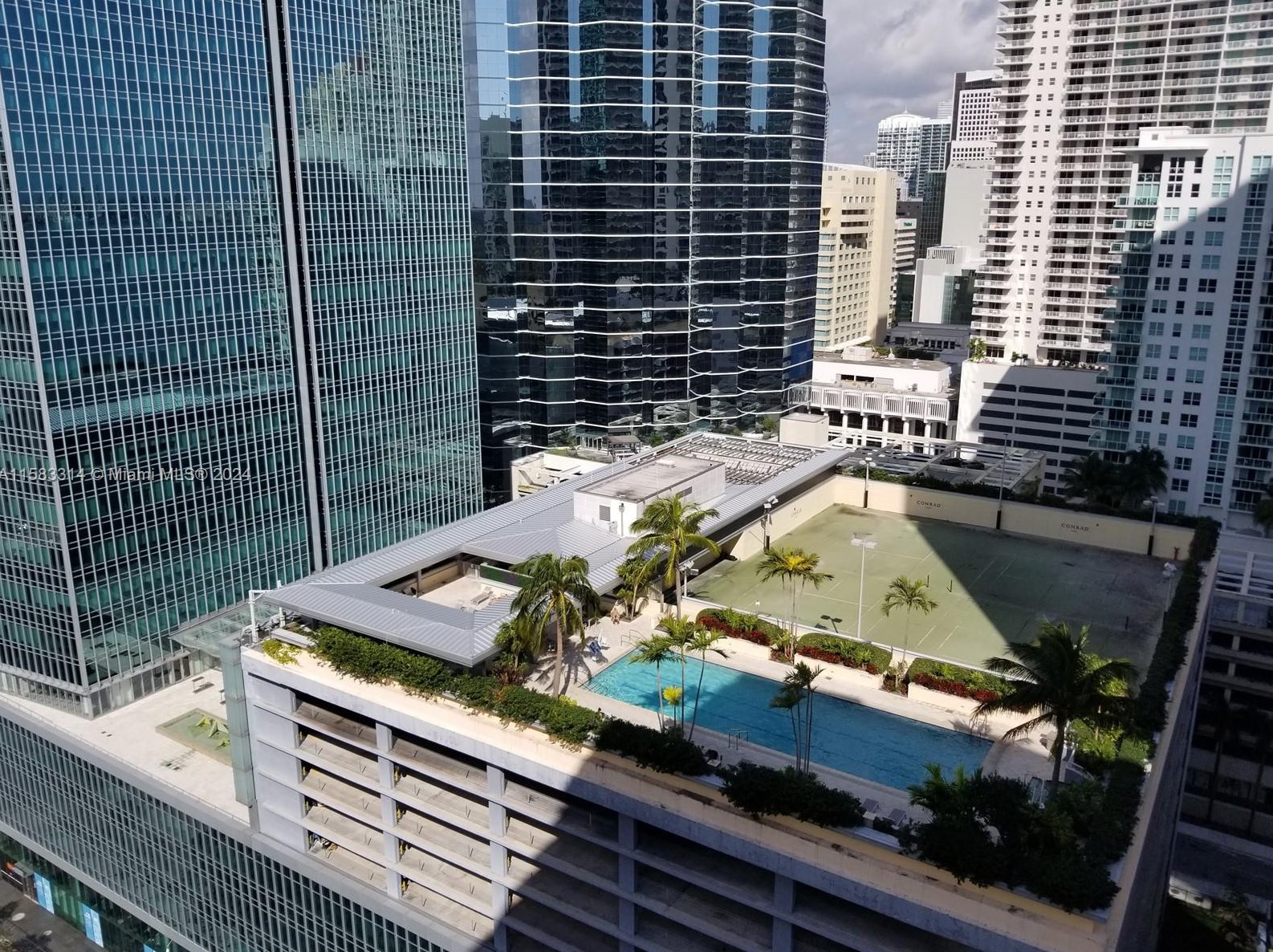 170 14th St, Miami FL 33131-3334 exterior