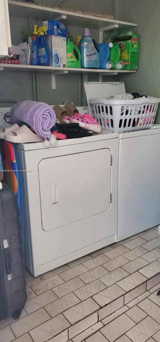 872 37th Ter, Hialeah FL  33012-7269 exterior