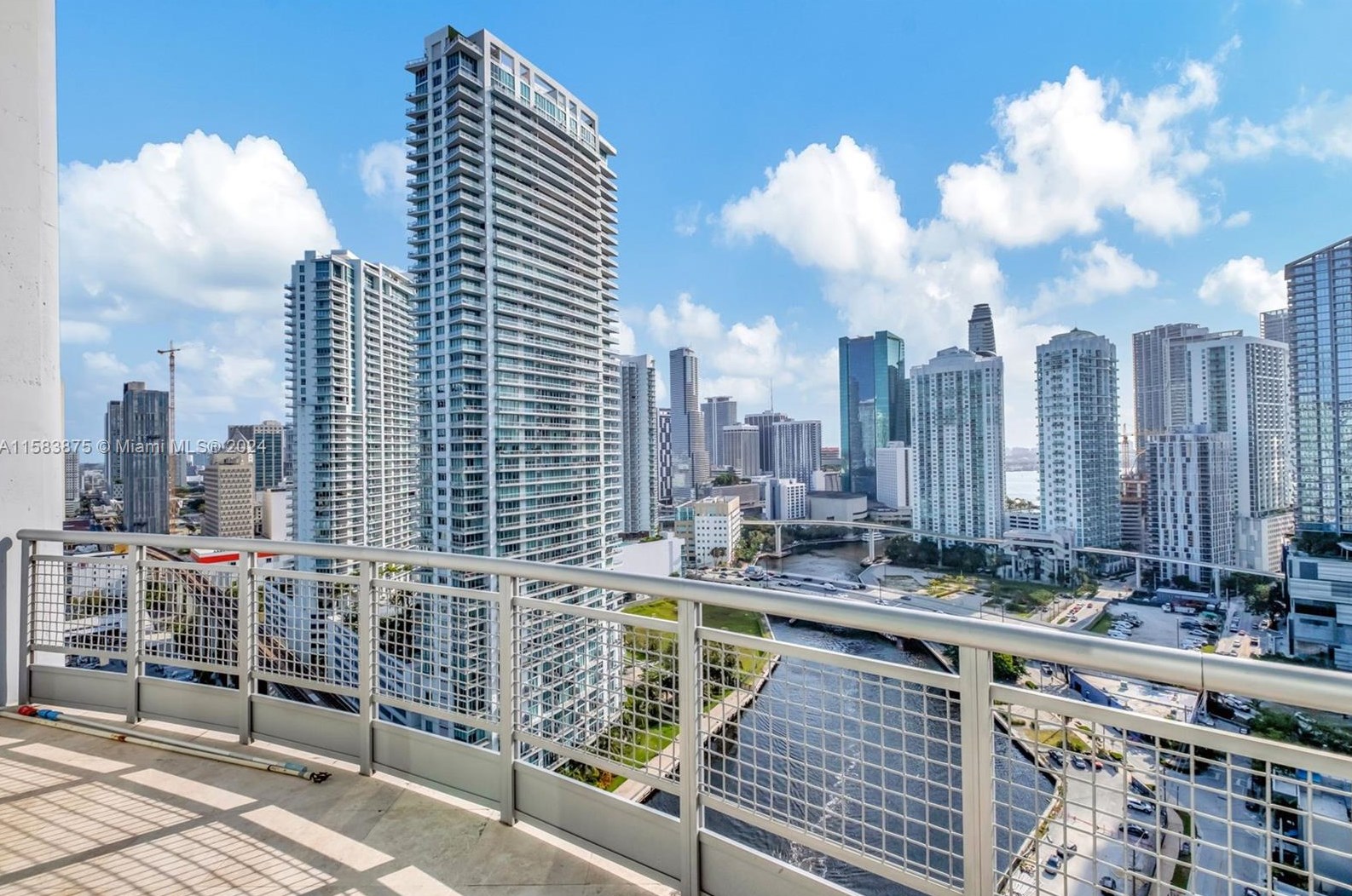 690 1st Ct, Miami FL  33130-2934 exterior