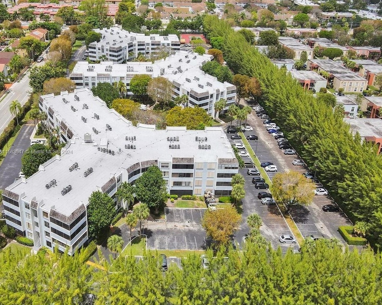 10852 Kendall Dr, Miami FL  exterior