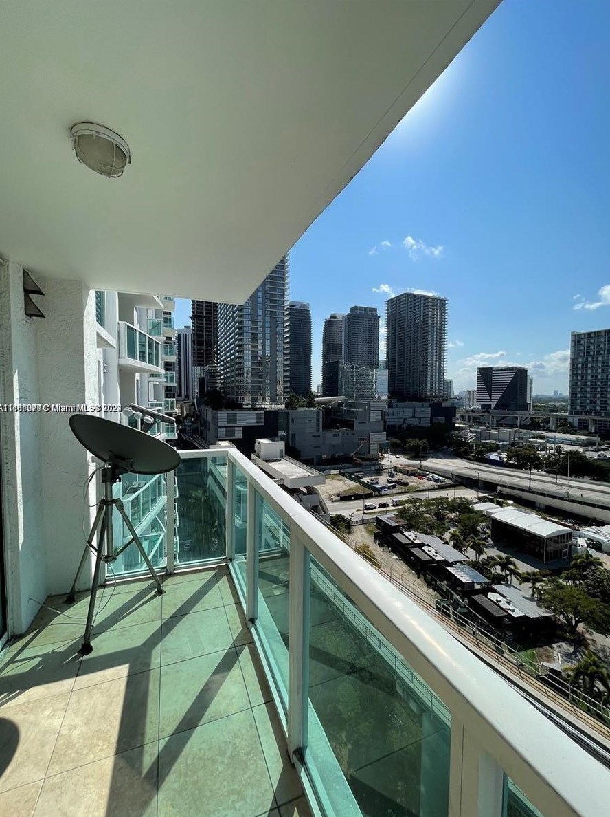 31 5th St, Miami FL 33131-2505 exterior