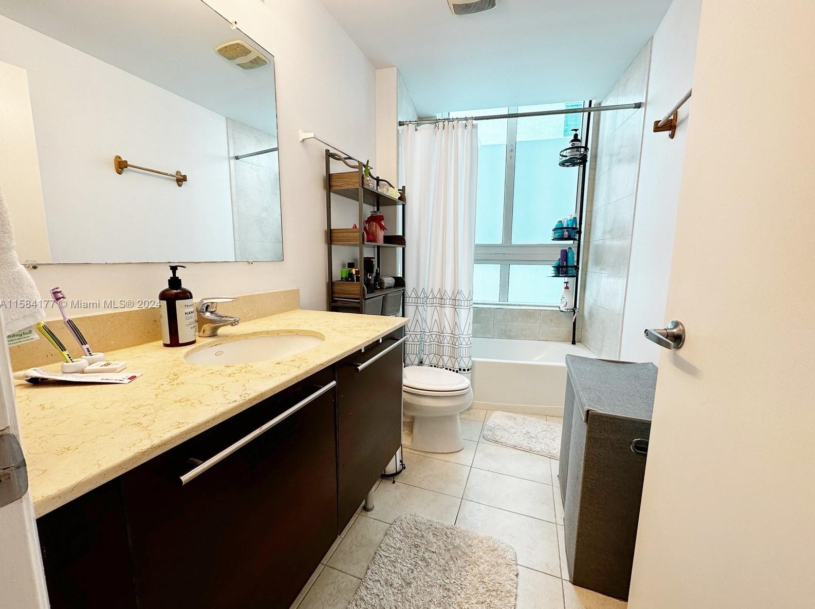 1900 Bayshore Dr, Miami FL  33133-3217 exterior