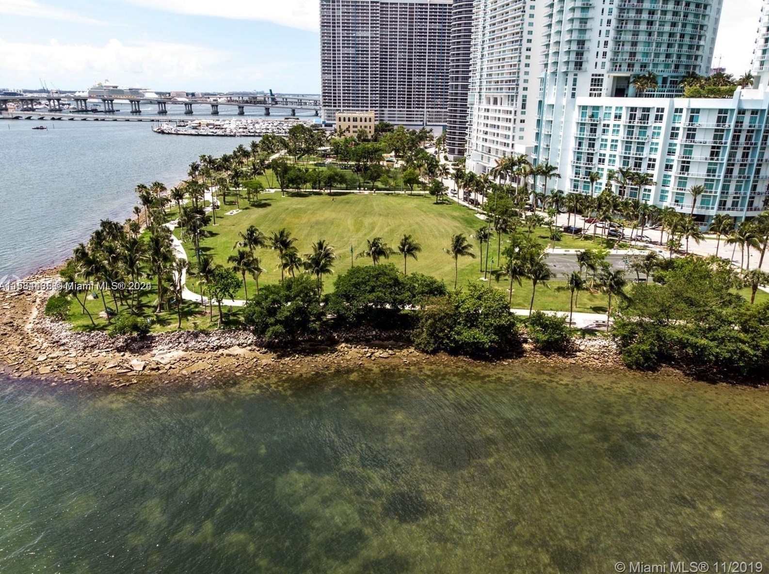 1900 Bayshore Dr, Miami FL  33133-3217 exterior