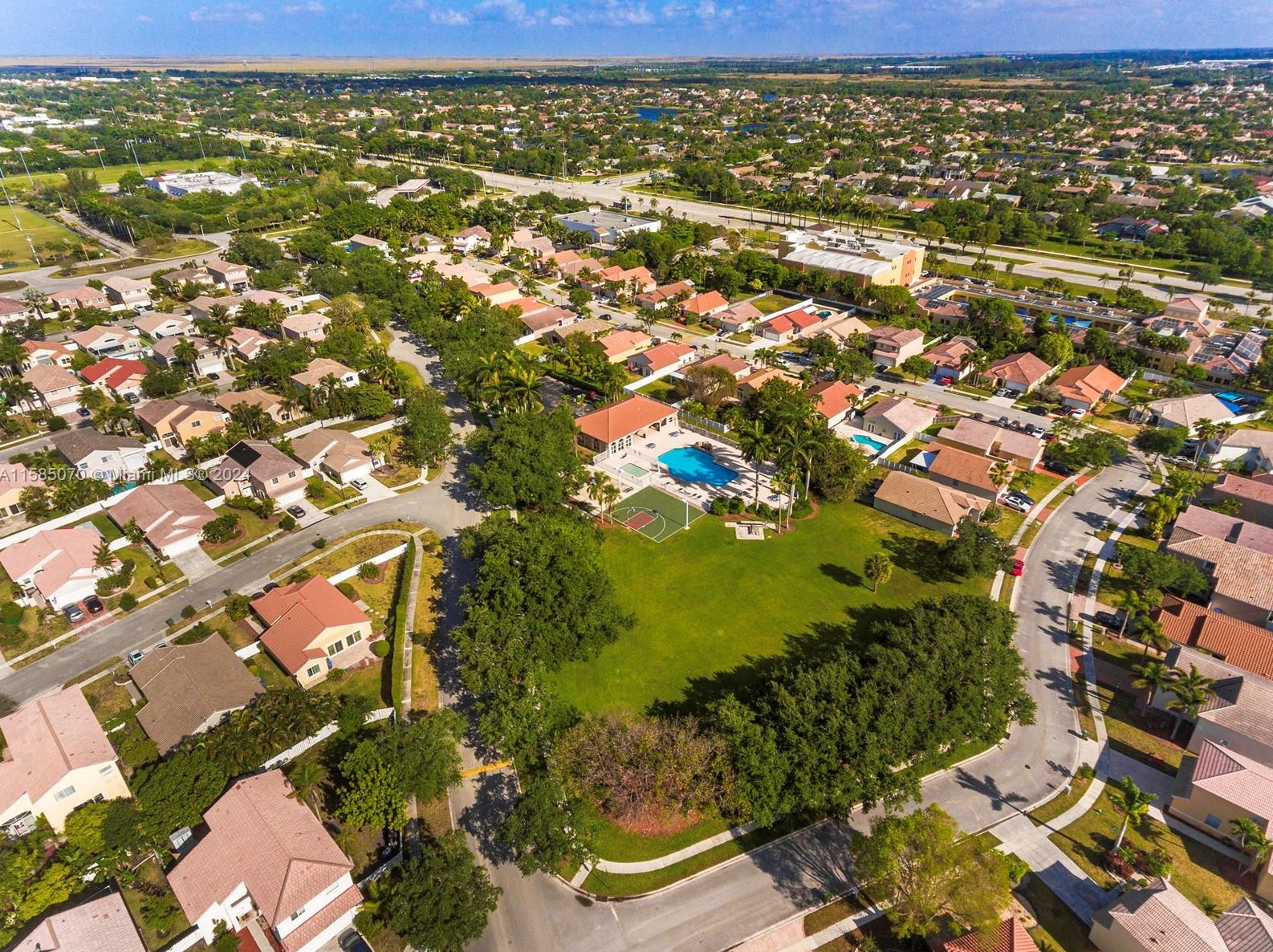 344 191st Ave, Hollywood FL  33029-5446 exterior