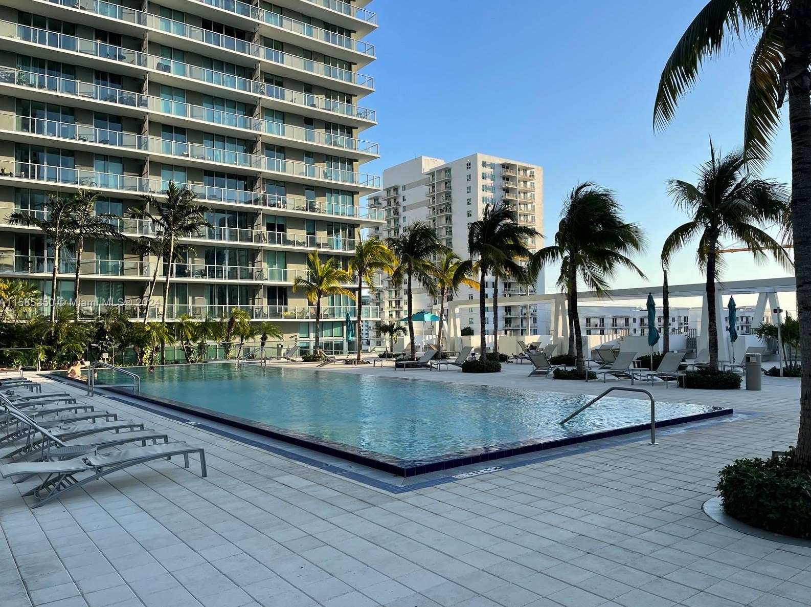 1111 1st Ave, Miami FL  33130-5400 exterior