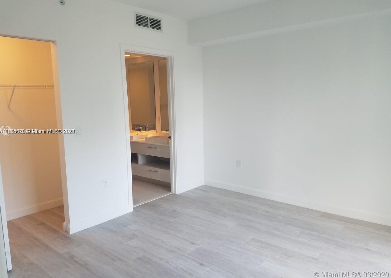 55 9th St, Miami FL  33132-1714 exterior