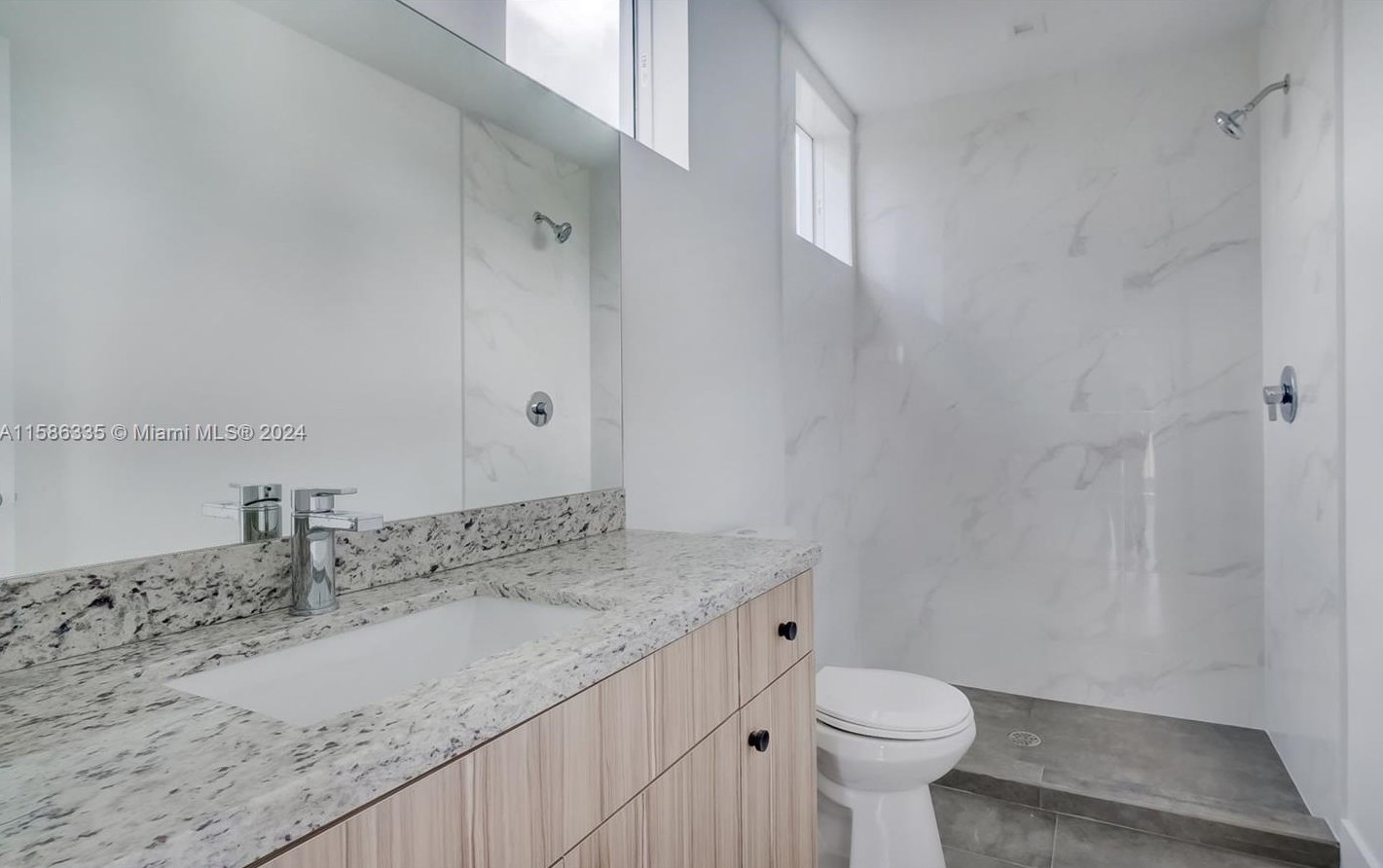 2010 25th Ter, Miami FL 33133-2418 exterior