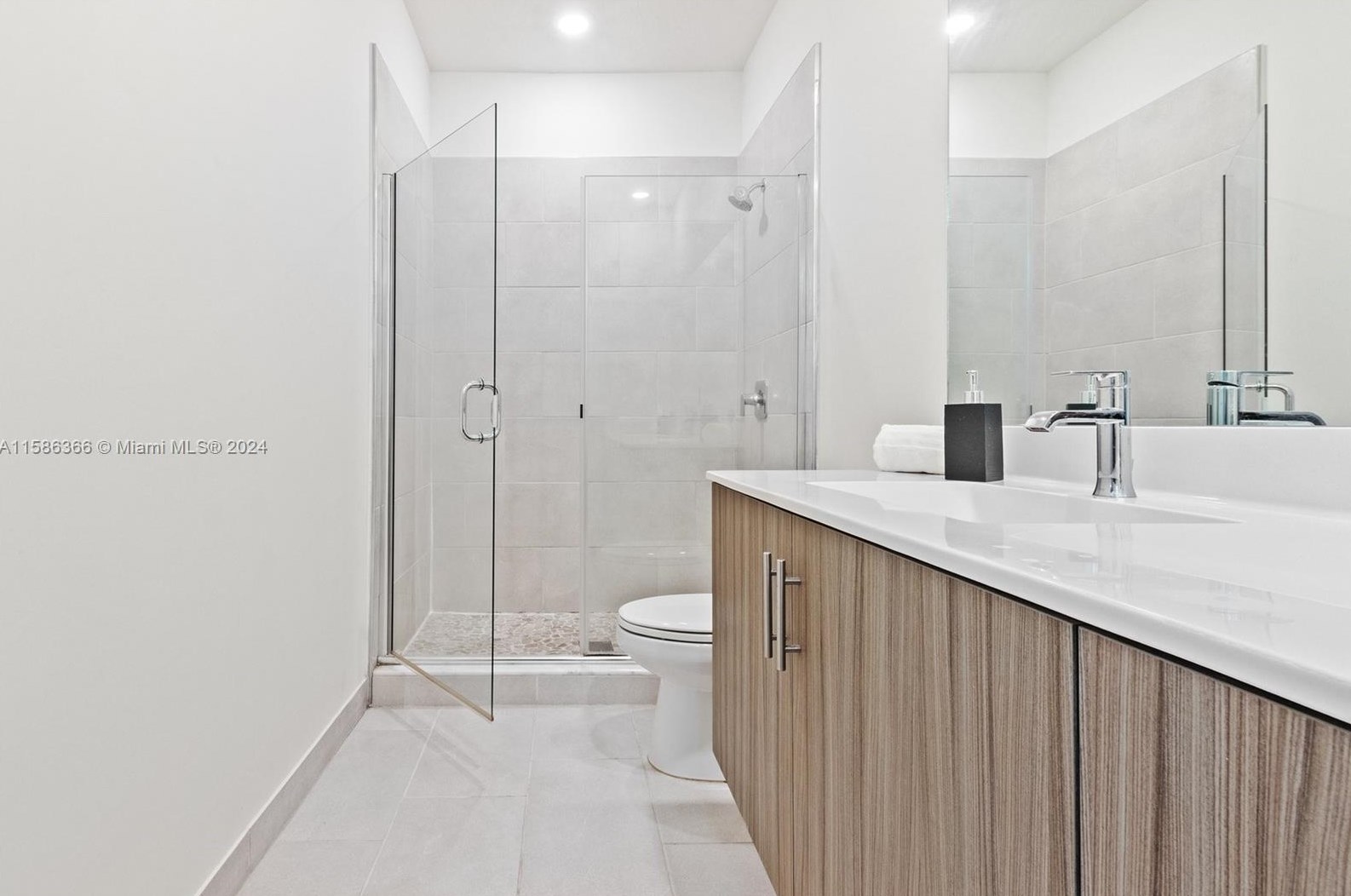 15824 91 Ct, Hialeah FL  33018-1990 exterior