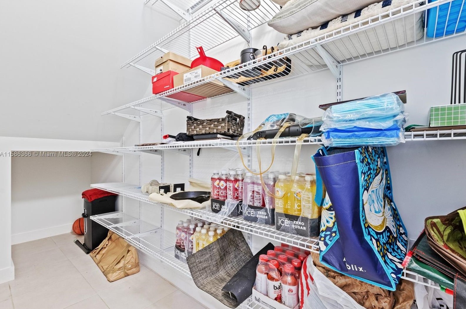 15824 91 Ct, Hialeah FL  33018-1990 exterior