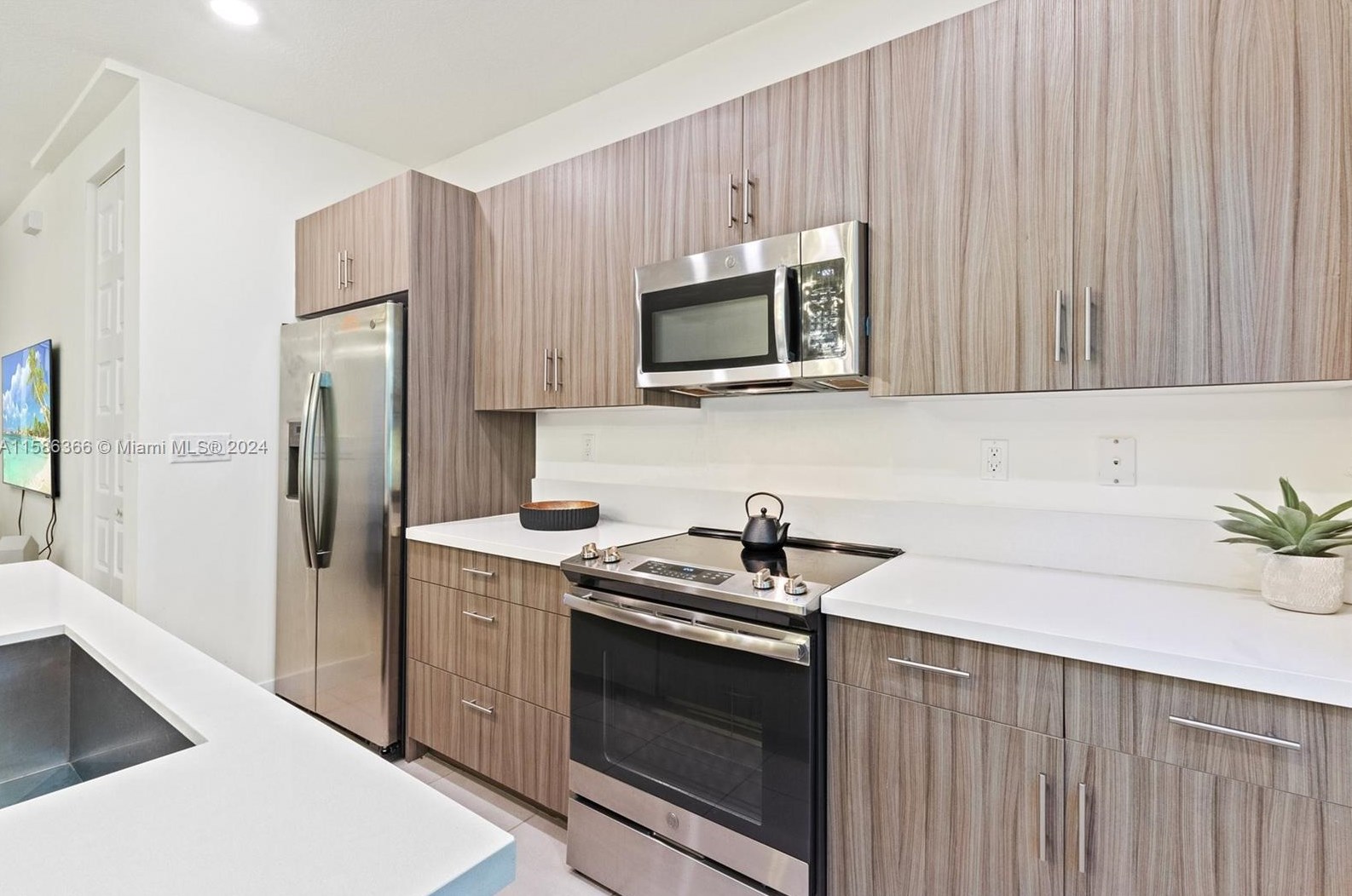 15824 91 Ct, Hialeah FL  33018-1990 exterior