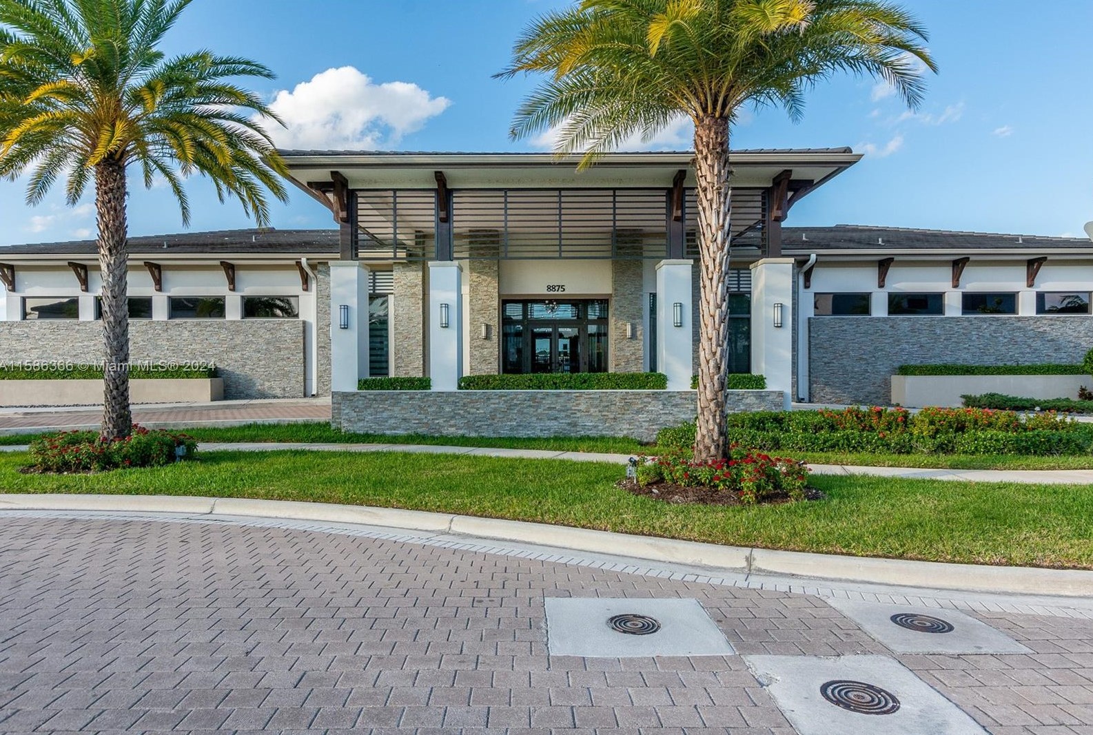 15824 91 Ct, Hialeah FL  33018-1990 exterior