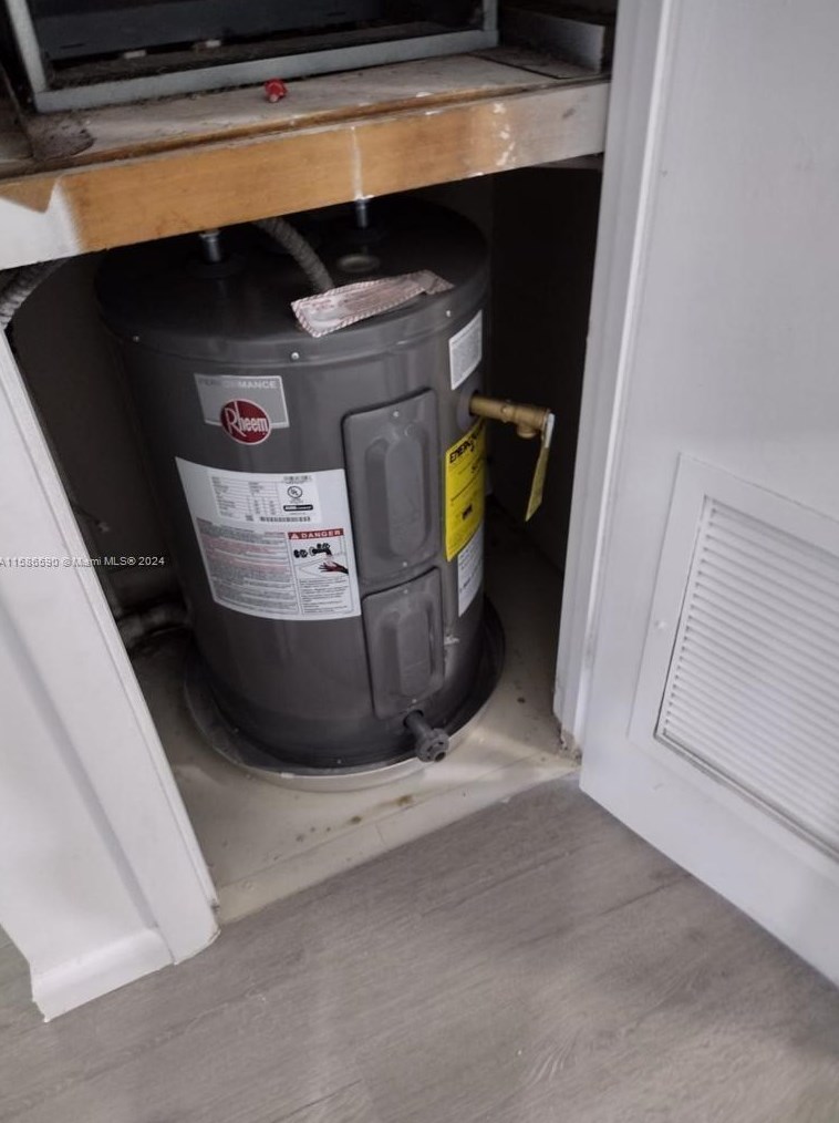 609 Ixoria Ave, Fort Pierce FL  34982-6219 exterior