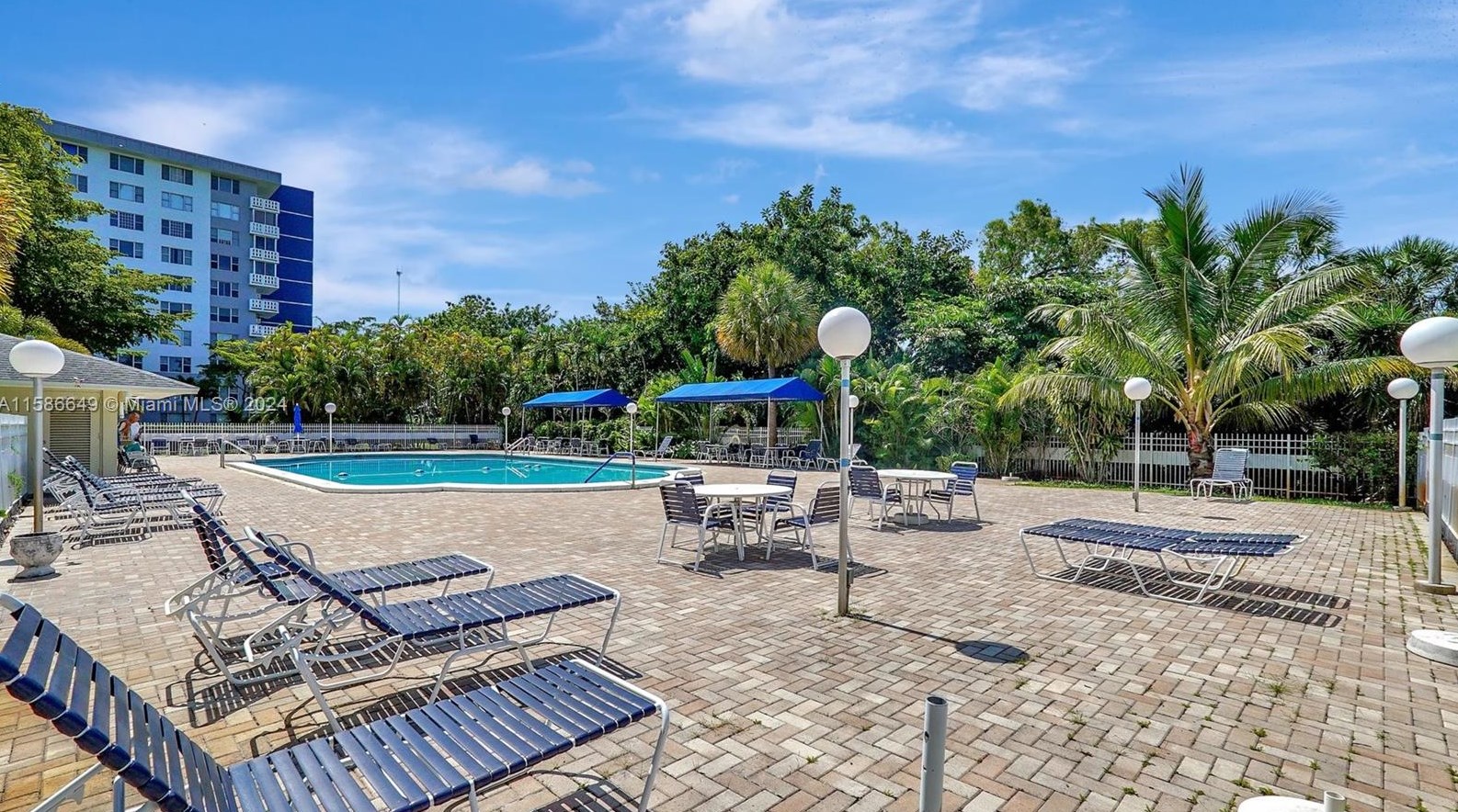 4400 Hillcrest Dr, Hollywood FL 33021-7971 exterior