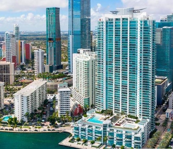 1331 Brickell Bay Dr, Miami FL  33131-3690 exterior